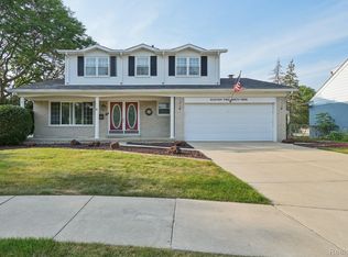 11269 Palm Dr, Warren, MI 48093