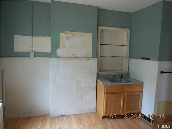 2nd image of 174 Oak St