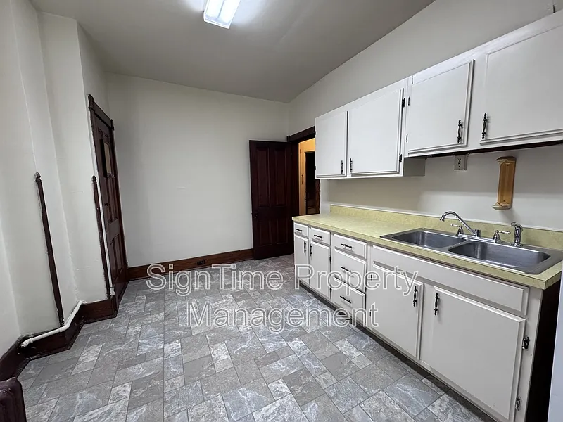 1 bed, 1.0 bath, 700 sqft, $1,050 — Photo 3
