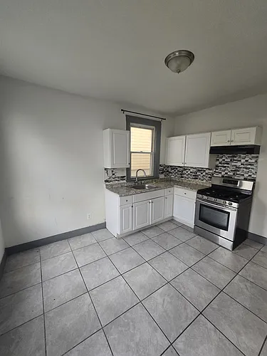 576 Hawthorne Ave #G1 Photo 1