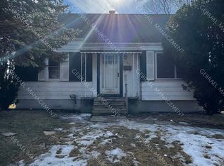 4102 Red Arrow Rd, Flint, MI 48507