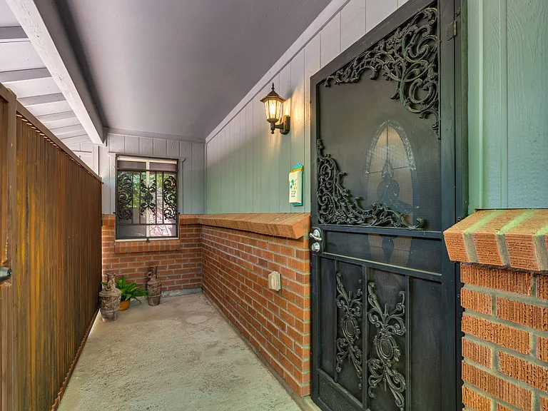 2724 N Gill Ave — Photo 11