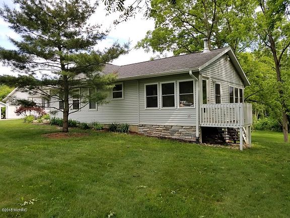 5th image of 1542 Lincoln Lake Ave NE