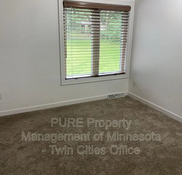 1130 Hallam Ave N — Photo 12