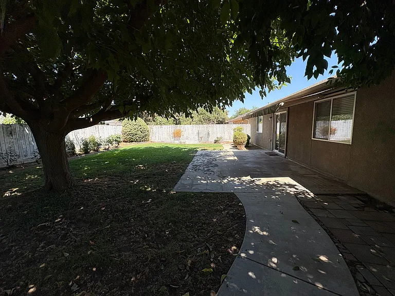 4704 W Rialto Ave — Photo 38