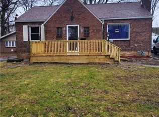 4967 Green Rd, Warrensville Heights, OH 44128