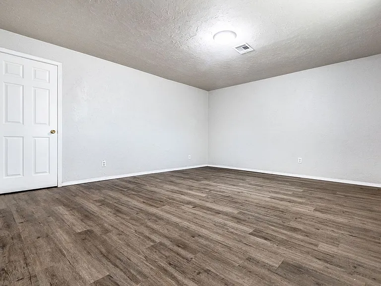 617 Queensboro Pl — Photo 11