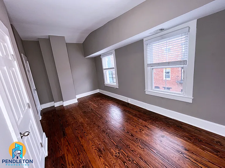 521 E 13th St #4 — Photo 6