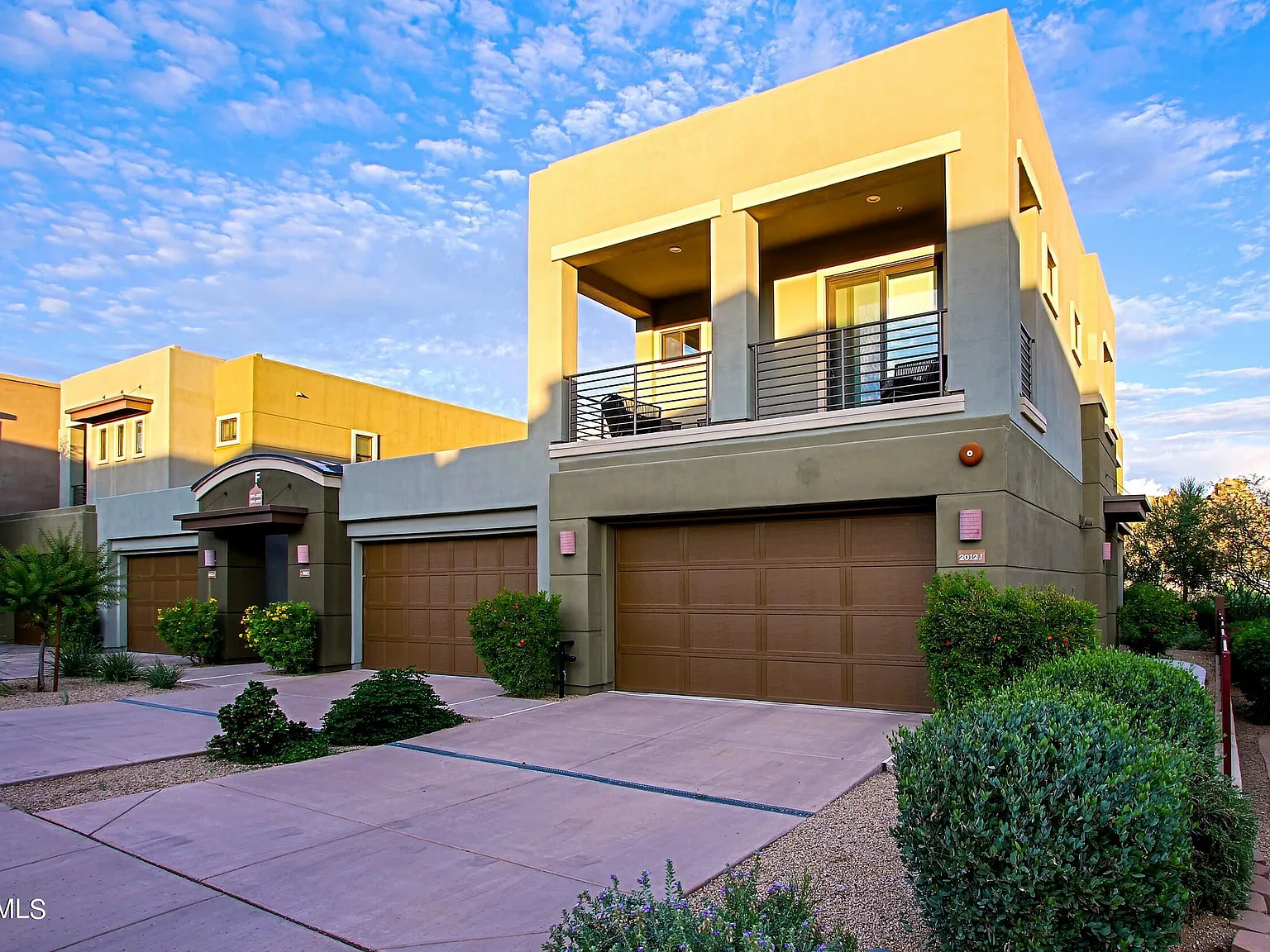 3 bed, 2.5 bath, 2144 sqft, $6,000 — Photo 2