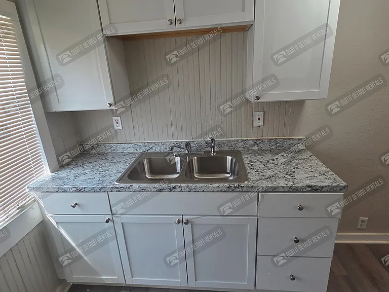 7210 Rivard Ave — Photo 15