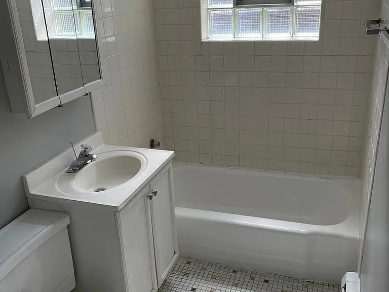 Palatine Park Apartments — Photo 9