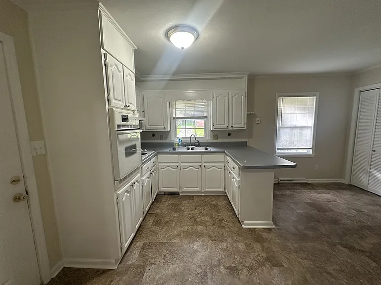 60 Oak Ave — Photo 3
