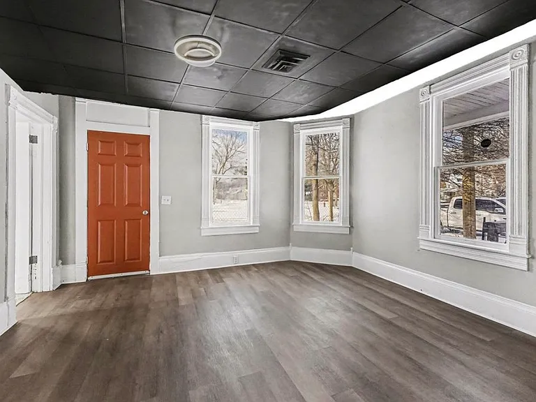 249 Washington Ave — Photo 6