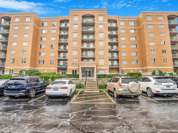 6807 N Milwaukee Ave APT 411, Niles, IL 60714