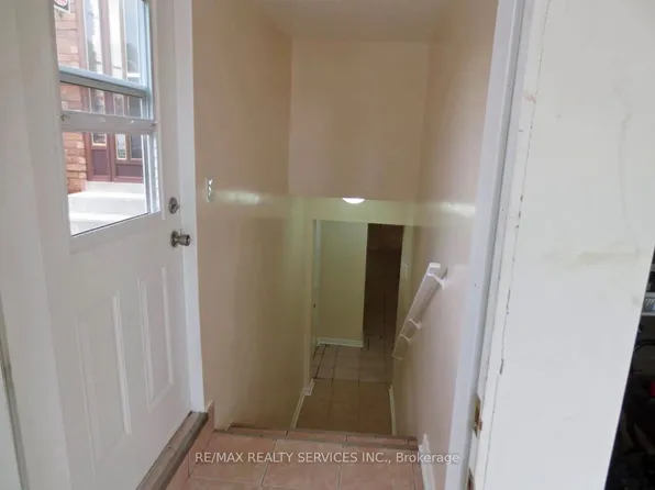 3311 Pilcom Cres, Mississauga, ON L5B 3X4