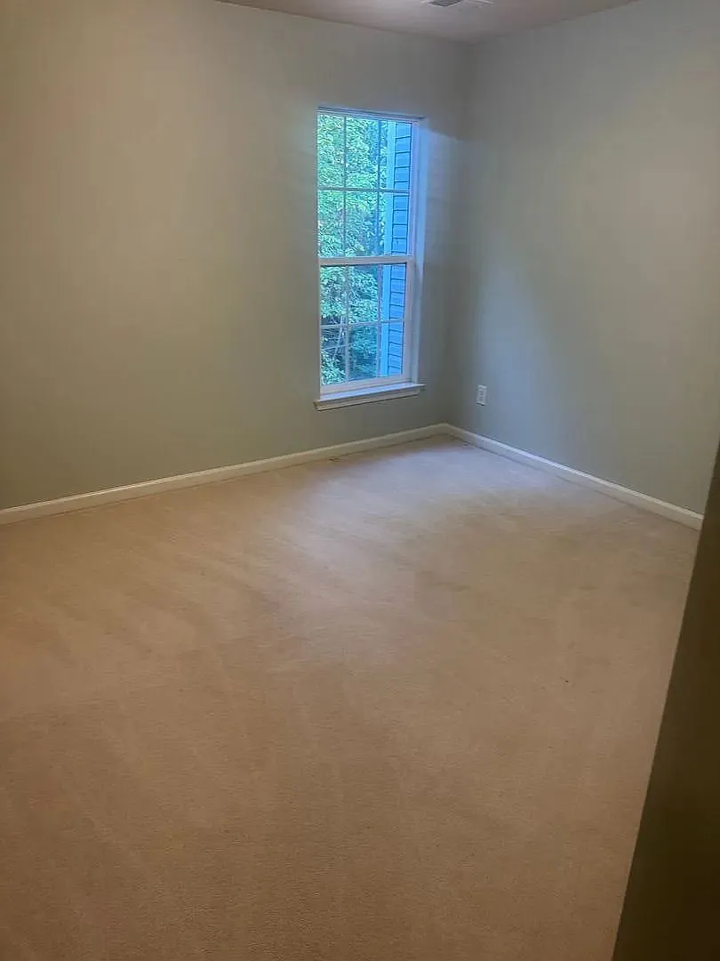 Room in 3 Bedroom Home at Dunford St — Photo 4