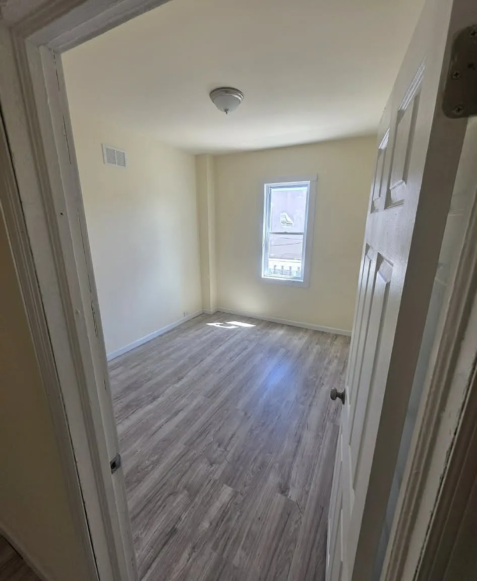 2 bed, 1000 sqft, $1,950 — Photo 1