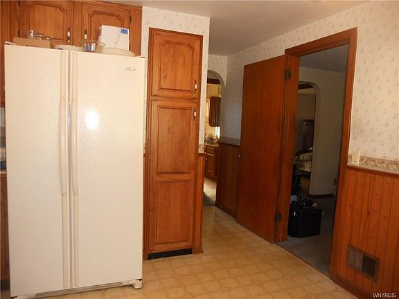 5th image of 3572 Salisbury Ave