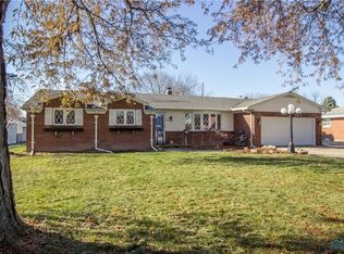 303 Meadow Ln, Walbridge, OH 43465