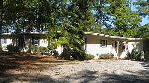 Lakeside living at Asbill Ct