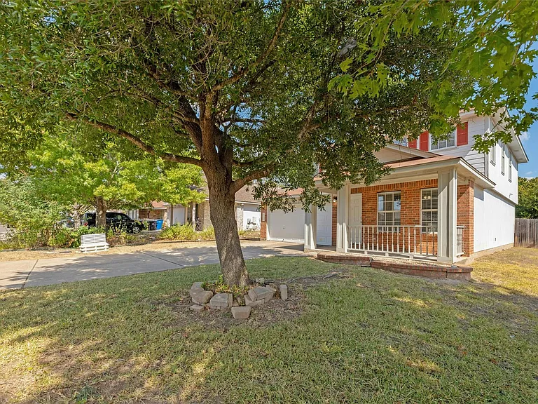113 Matthew Dr — Photo 4