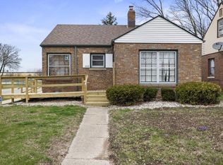 2930 W Roosevelt Dr, Milwaukee, WI 53216