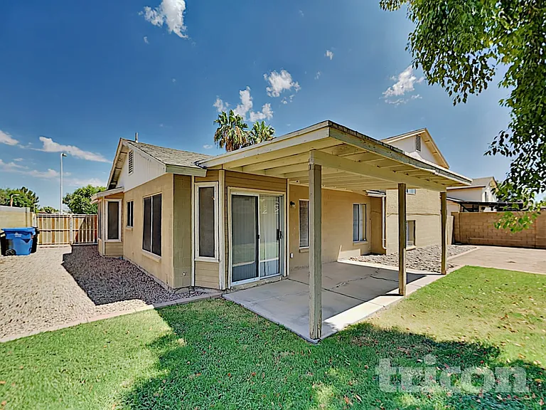 601 E Palomino Dr — Photo 18