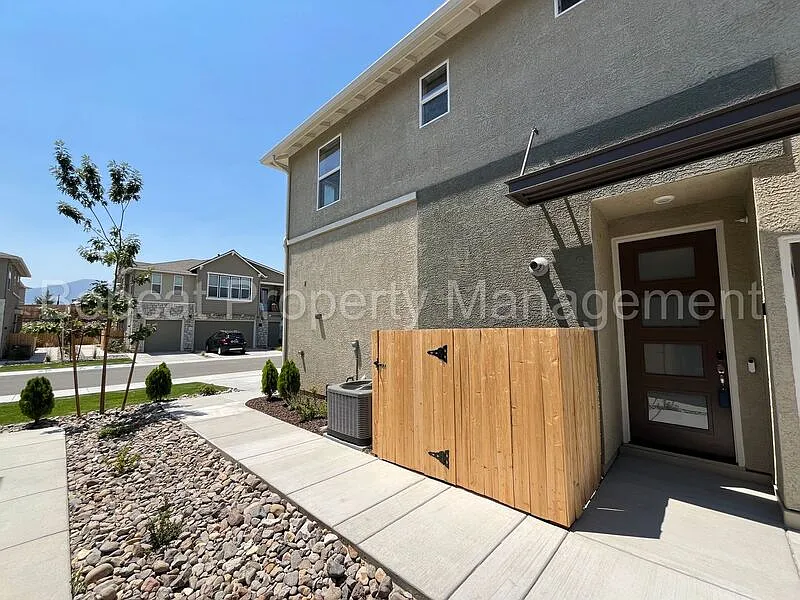 2 bed, 2.0 bath, 1279 sqft, $2,503 — Photo 4