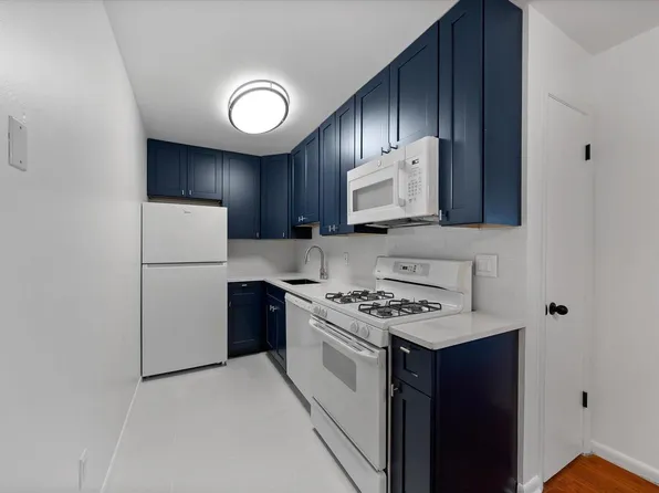 2025 East Greenwich AVENUE #122, Milwaukee, WI 53211