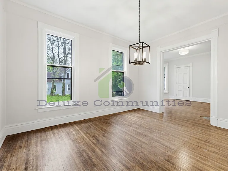 410 Eastern Ave SE — Photo 18