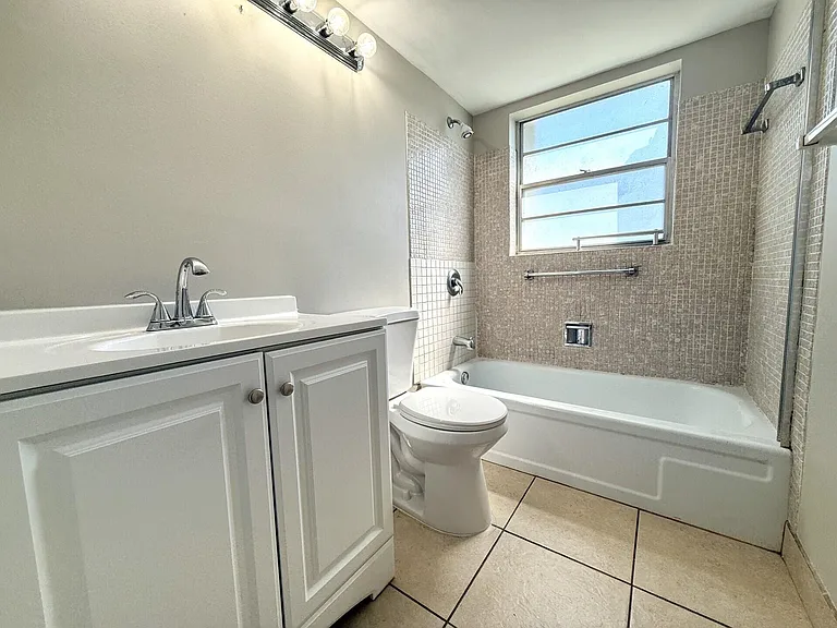 93 Sheffield St E #93-D — Photo 29