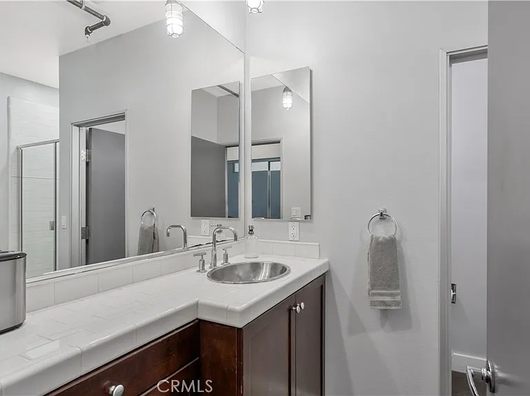 728 N Santiago St — Photo 24