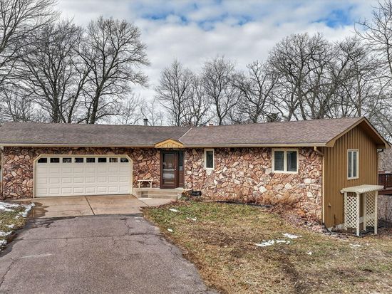 609 Manor Ct, Altoona, WI 54720