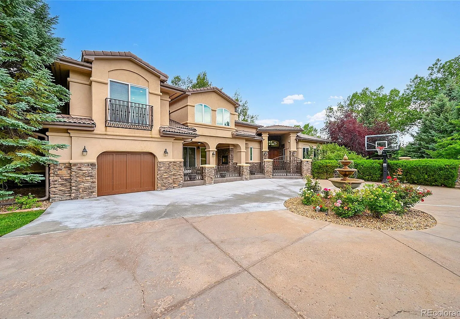 6 bed, 9.0 bath, 10216 sqft, $16,000 — Photo 1
