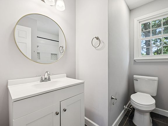2nd image of 102 Warren Pl