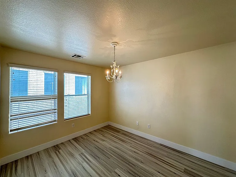 5640 Woods Crossing St — Photo 28