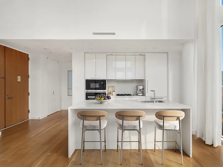 301 E 61st St #14A — Photo 3