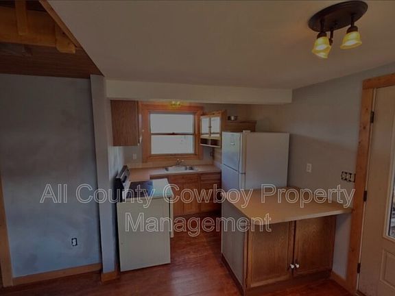 4th image of 15 Cedar Ave