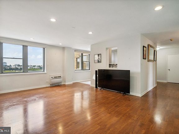 4th image of 2601 Pennsylvania Ave APT 821