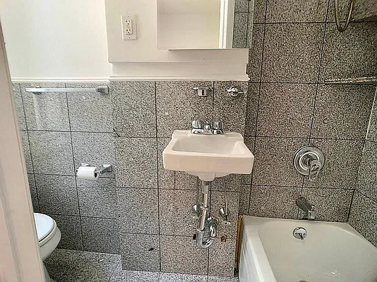 Rented by J PRESTON AND ASSOCIATES INC | media 24