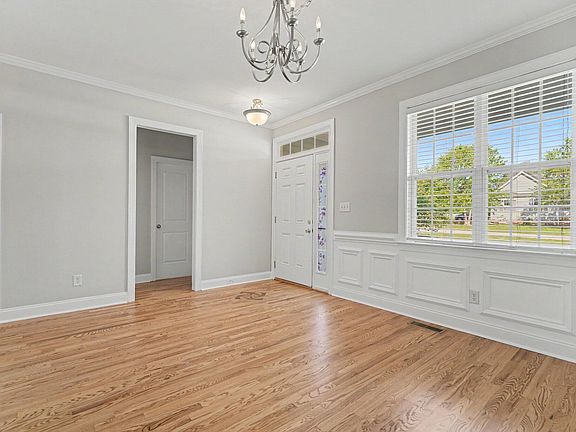 4th image of 433 Spruce Meadows Ln