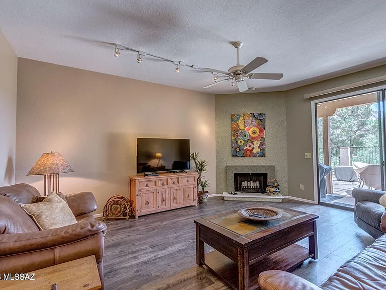 836 E Camino Diestro — Photo 24