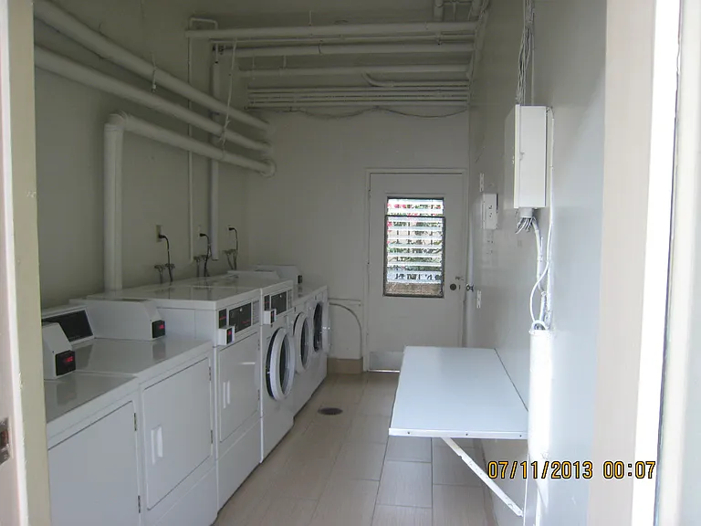 239 S Barrington Ave — Photo 9