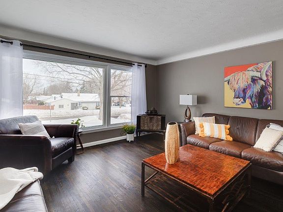 4th image of 236 Butler Ave W
