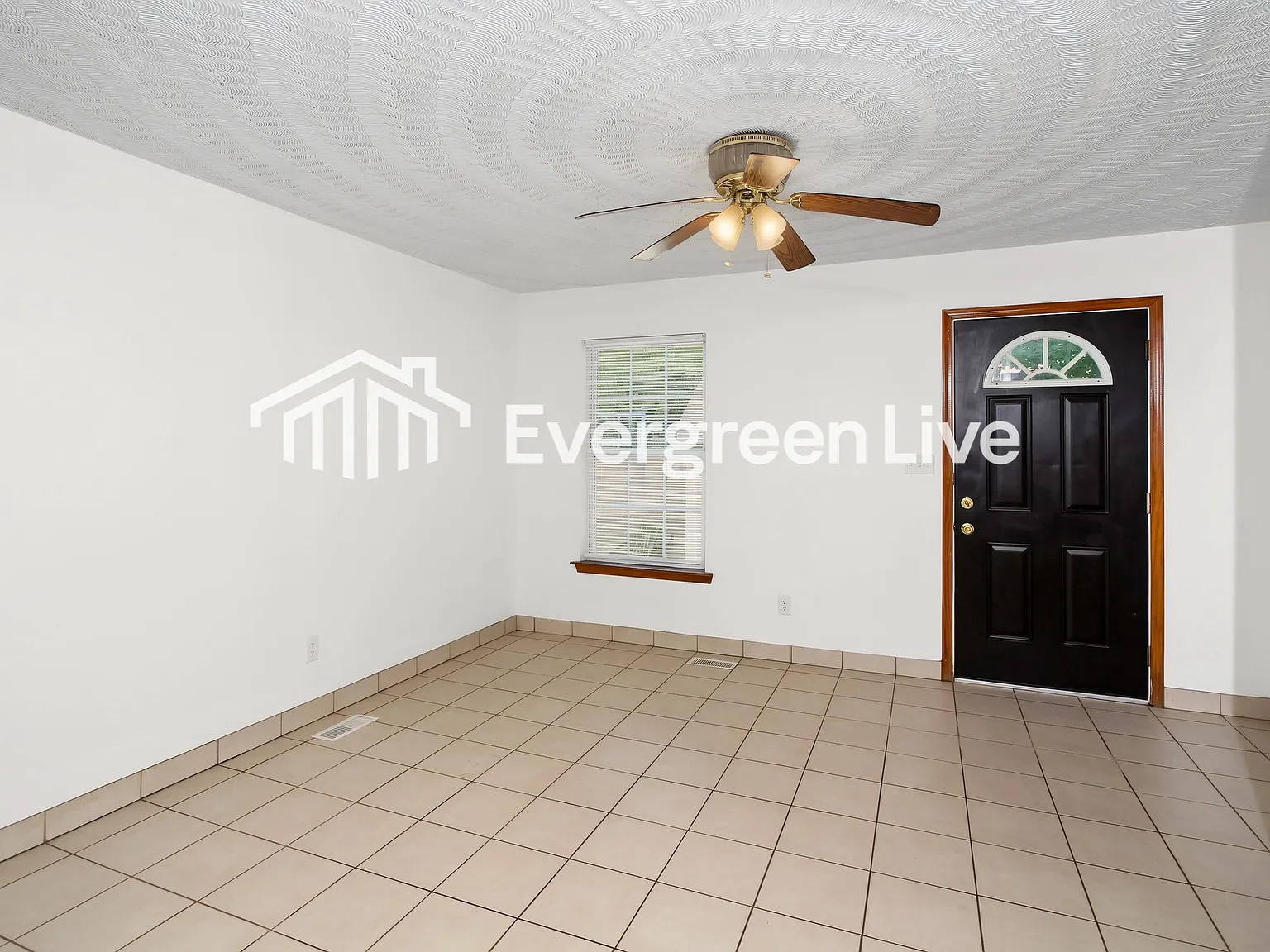 4 bed, 3.5 bath, 1794 sqft, $2,295 — Photo 3