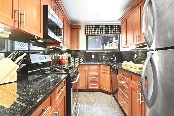 Rented by Citi Habitats | media 37