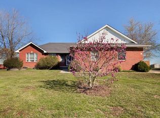 19 Kay Dr, Highland, IL 62249