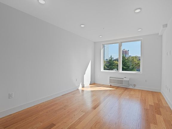 5th image of 56-58 Cottage St #202