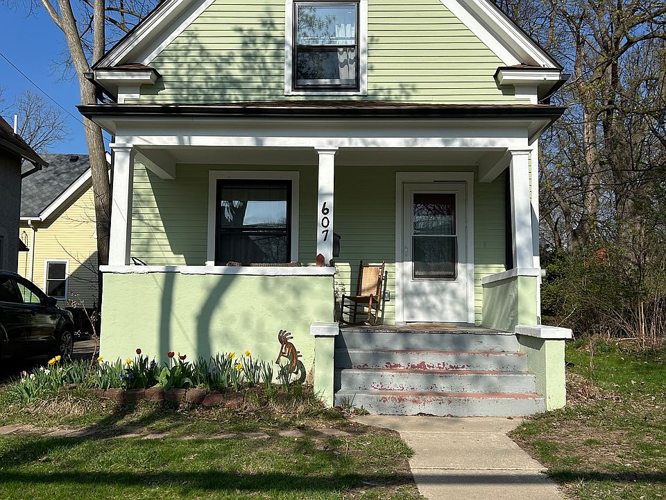 1st image of 607 Spring St