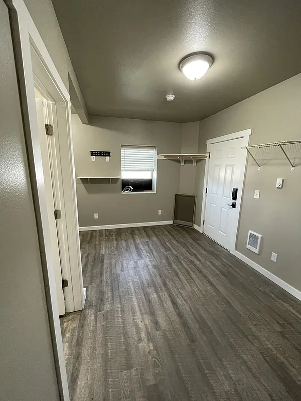 Studio, 1.0 bath, 500 sqft, $700 — Photo 4